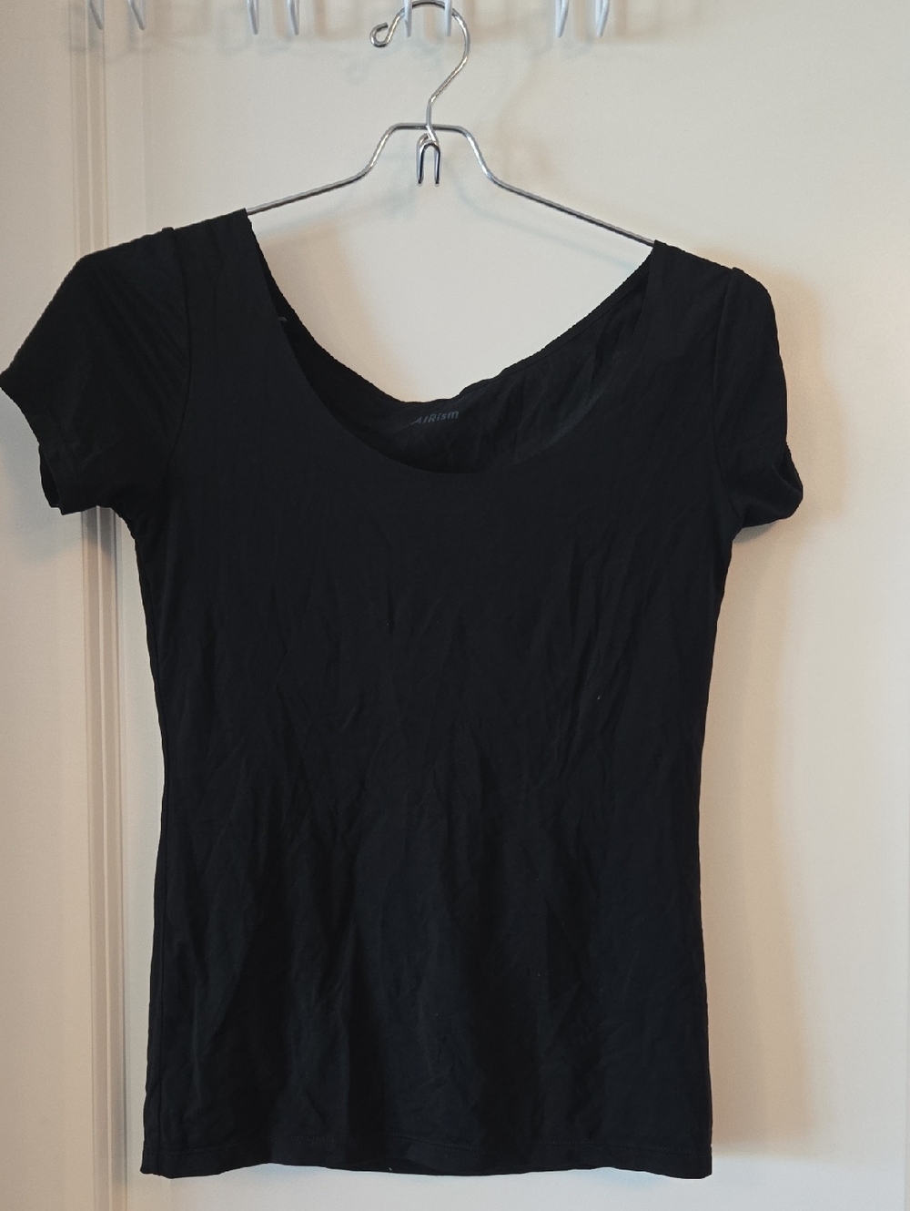 Uniqlo AIRism Black Scoop Neck Short Sleeve Tee